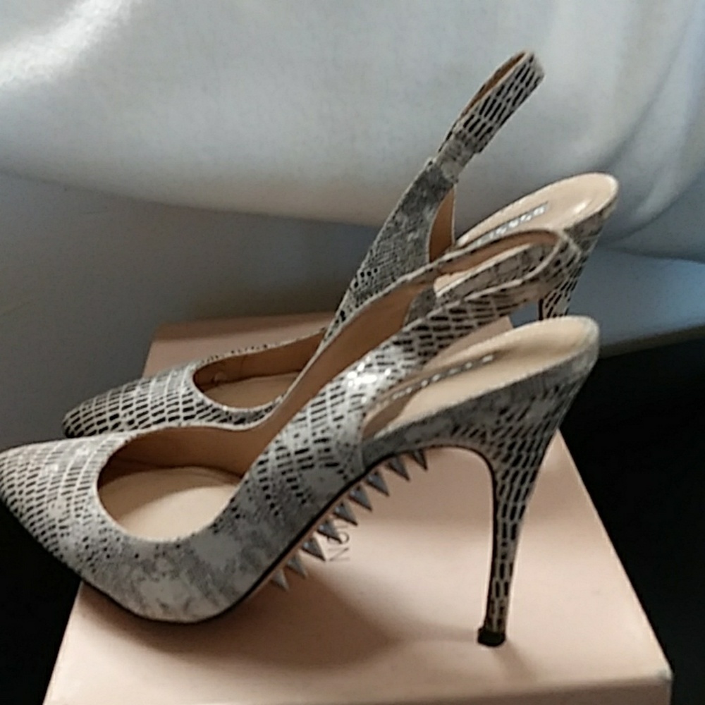 Sassey pumps